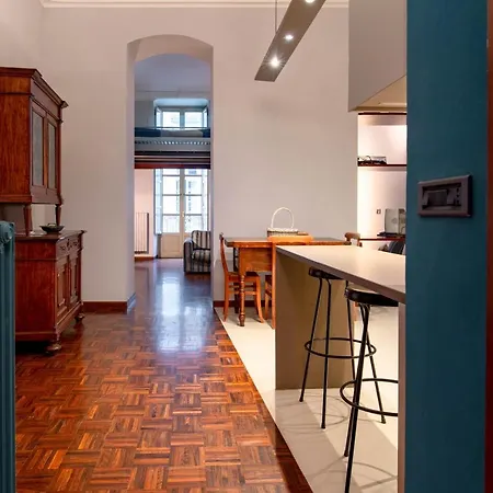 In Centro, 5 Posti Letto: Ca' Cybeles Apartment *