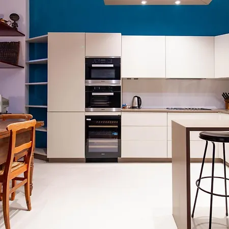 In Centro, 5 Posti Letto: Ca' Cybeles Apartment *