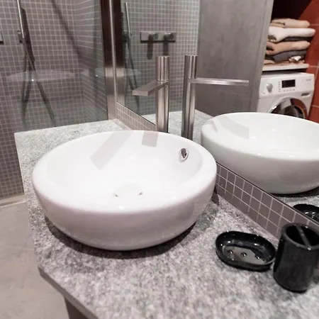 Apartment In Centro, 5 Posti Letto: Ca' Cybeles *